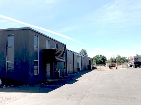 4361 Caterpillar Rd, Redding, CA 96003